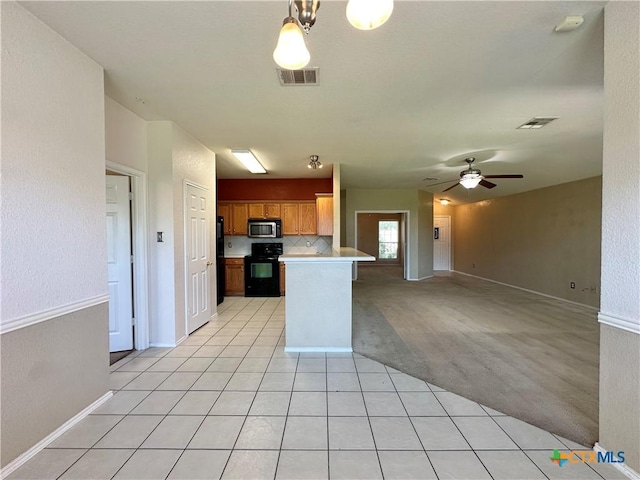 4609 Golden Gate Dr, Killeen, TX 76549 - kitchen with black appliances, open floor plan, a peninsula, a ceiling fan, and light countertops