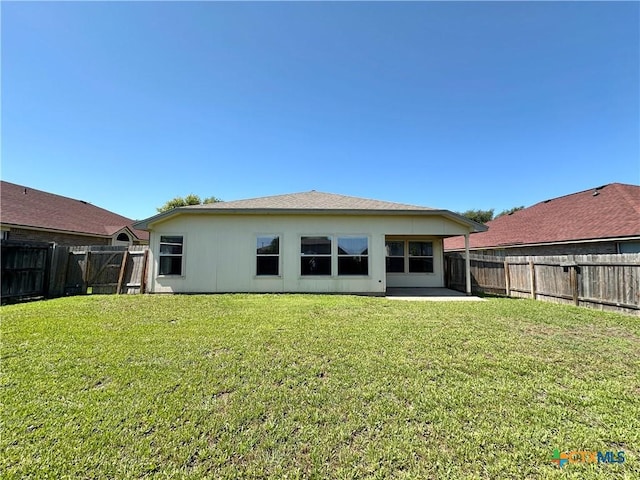 4609 Golden Gate Dr, Killeen, TX 76549 - back of property with a fenced backyard and a patio