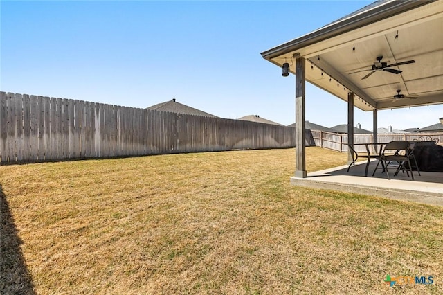 view of yard featuring a ceiling fan, a fenced backyard, and a patio area