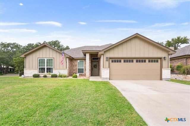 view of front of property featuring a front yard and a garage