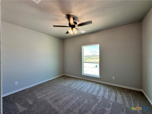 carpeted spare room featuring ceiling fan and a textured ceiling