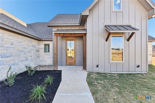 entrance to property featuring a yard