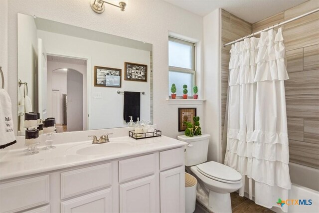 2619 Settlers Oak Dr, Belton, TX 76513 - full bath with toilet, vanity, and shower / bath combo with shower curtain