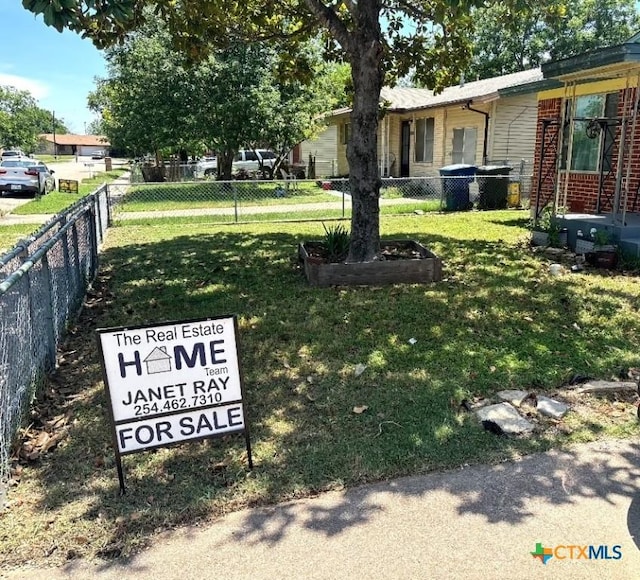 706 S 1st St, Copperas Cove, TX 76522 - view of yard