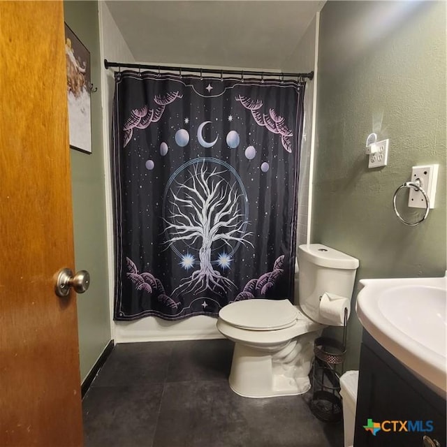 706 S 1st St, Copperas Cove, TX 76522 - bathroom featuring toilet, vanity, and shower / tub combo with curtain