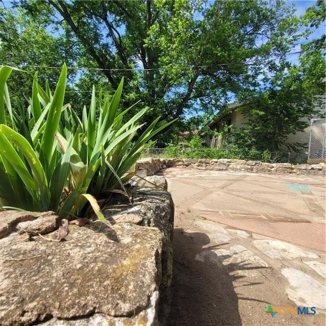 706 S 1st St, Copperas Cove, TX 76522 - view of yard