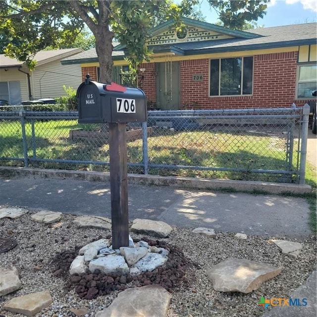 706 S 1st St, Copperas Cove, TX 76522 - exterior view of a fenced front yard