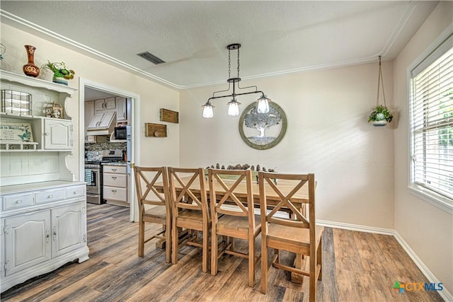 3117 Magnolia Blvd, Temple, TX 76502 - dining space with wood finished floors and a textured ceiling