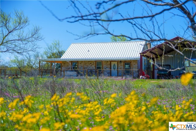 view of front of home with covered porch