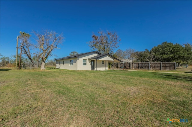 view of front of home with a front lawn