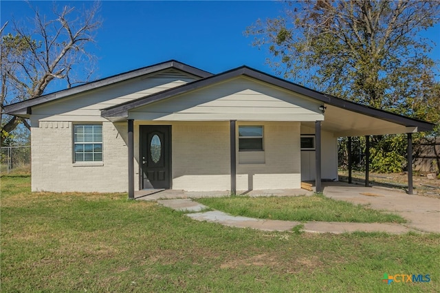 view of front facade featuring a front yard and a carport