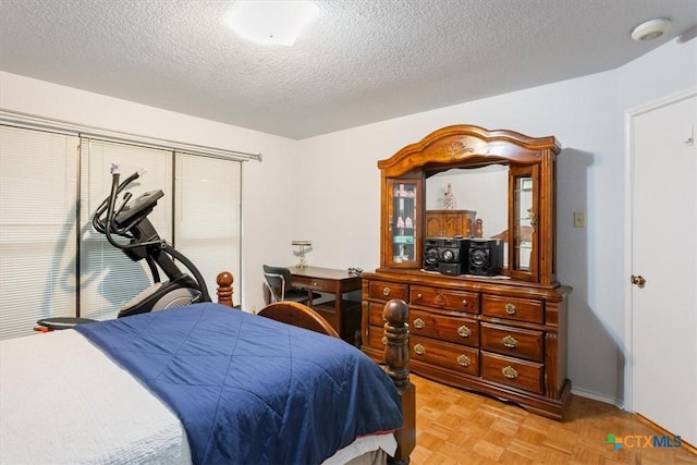 4313 Lone Star Trl, Temple, TX 76502 - bedroom featuring a textured ceiling and baseboards