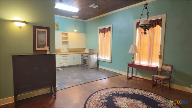 400 S Main St, Belton, TX 76513 - interior space with dark wood-style floors and ornamental molding