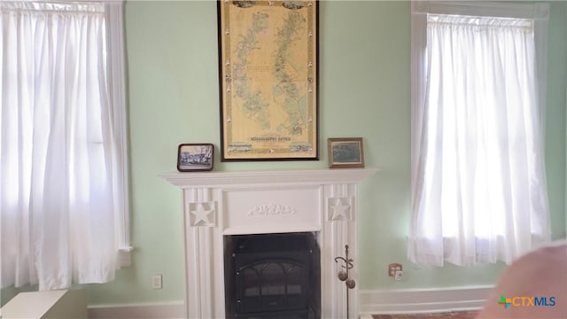 400 S Main St, Belton, TX 76513 - detailed view of a fireplace and baseboards