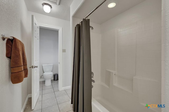 full bath featuring baseboards, toilet, shower / bath combo, tile patterned floors, and a textured ceiling