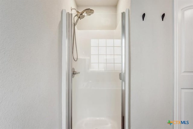 610 Hobby Rd, Copperas Cove, TX 76522 - bathroom featuring a shower stall and a textured wall
