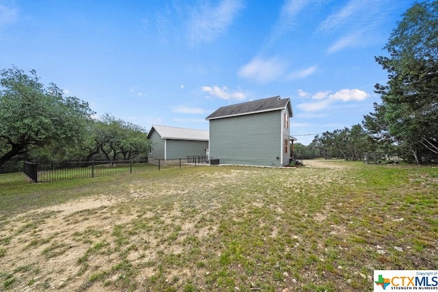 view of yard with a shed