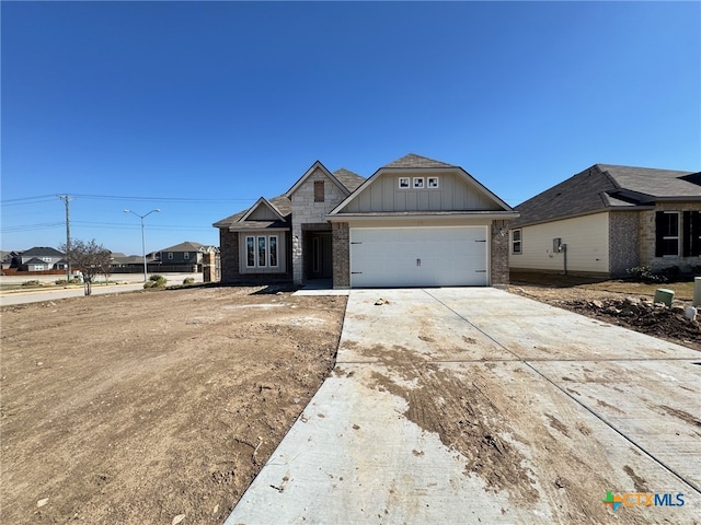 view of front of house featuring a garage