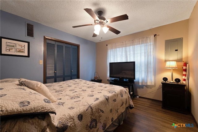 725 Baffin Dr, Port Mansfield, TX 78598 - bedroom with dark wood-style flooring, a closet, baseboards, a textured ceiling, and ceiling fan