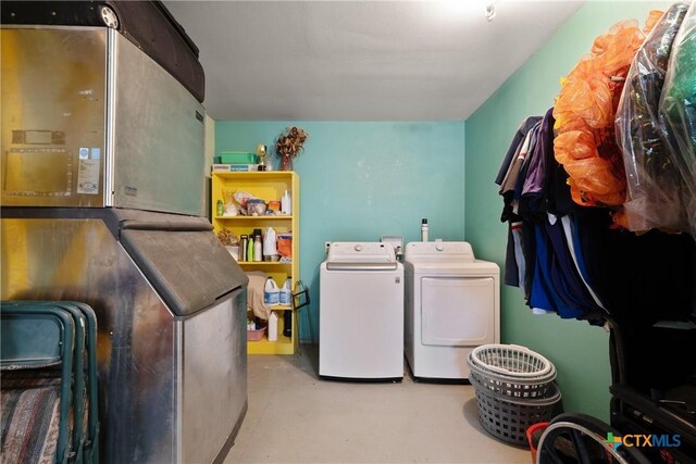 725 Baffin Dr, Port Mansfield, TX 78598 - laundry room with separate washer and dryer