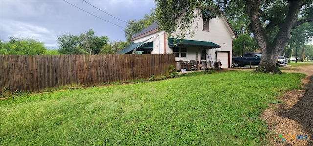 1123 N Beal St, Belton, TX 76513 - view of yard featuring an attached garage and driveway
