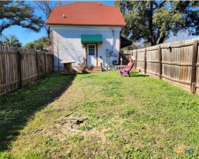 1123 N Beal St, Belton, TX 76513 - back of property with a fenced backyard