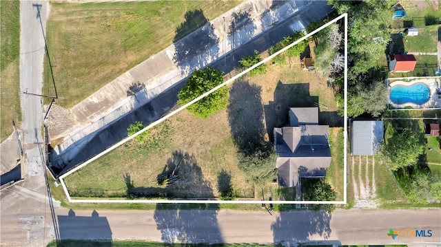 205 S Valley St, Cuero, TX 77954 - view of property location with property parcel outlined and a pool