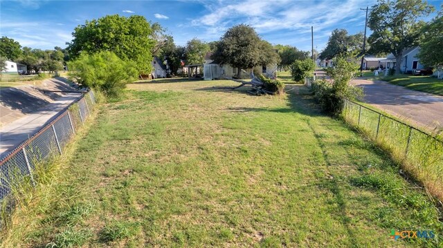 205 S Valley St, Cuero, TX 77954 - photo 20