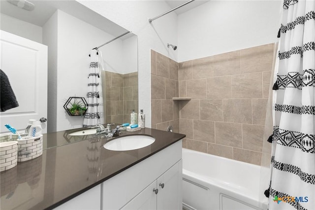 5903 Geronimo Vis, Seguin, TX 78155 - full bath with shower / bathtub combination with curtain and vanity