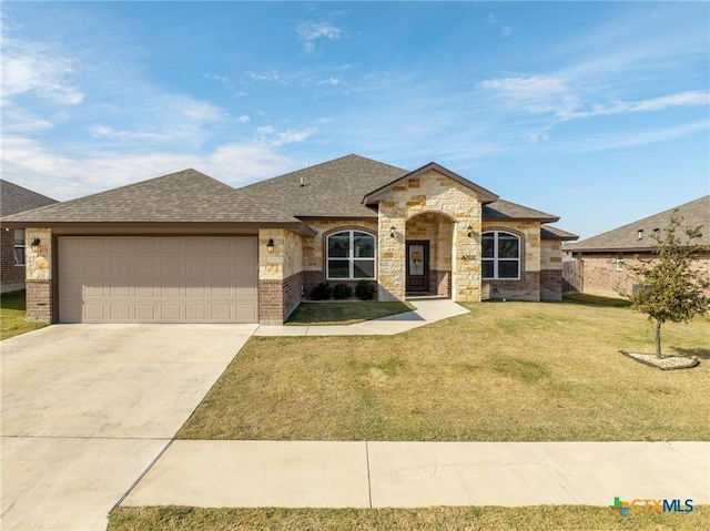 view of front of house featuring a front yard and a garage