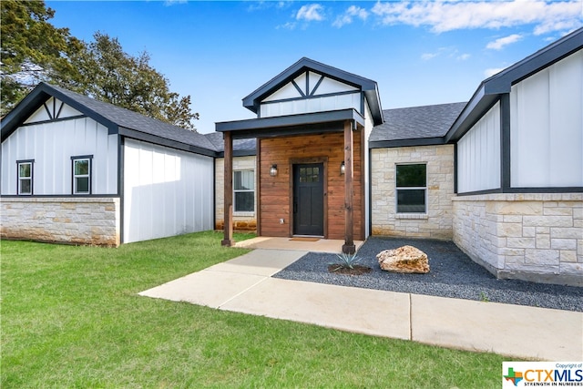 view of front of home with a front yard