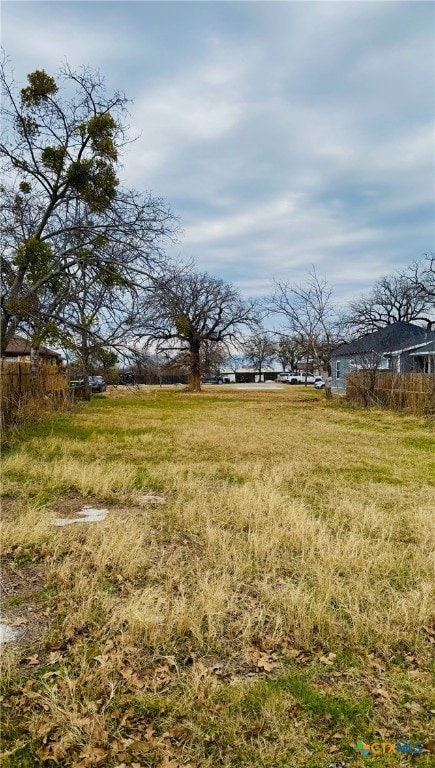 Listing photo 2 for 1208 Waco St, Gatesville TX 76528