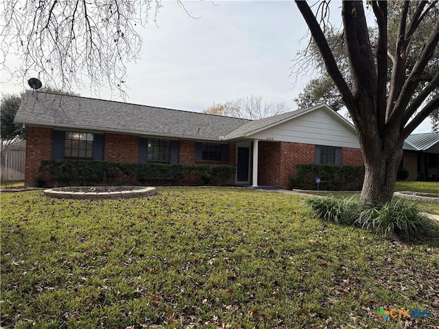 ranch-style home with a front yard