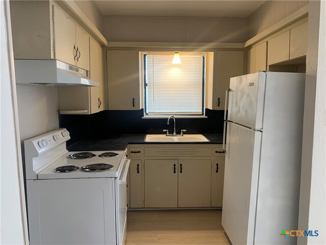 kitchen featuring tasteful backsplash, white appliances, sink, and light hardwood / wood-style flooring