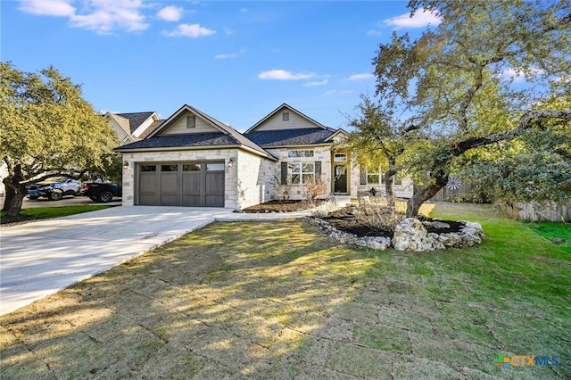 view of front facade featuring a front yard and a garage