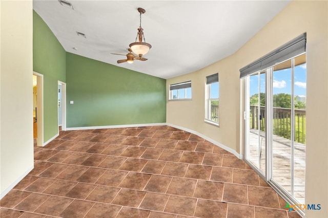 empty room featuring ceiling fan