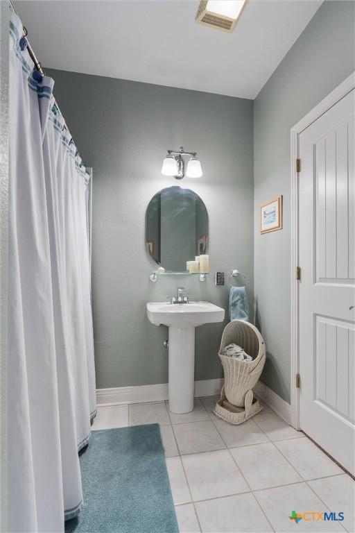 18917 Peckham Dr, Lago Vista, TX 78645 - bathroom featuring tile patterned floors and baseboards