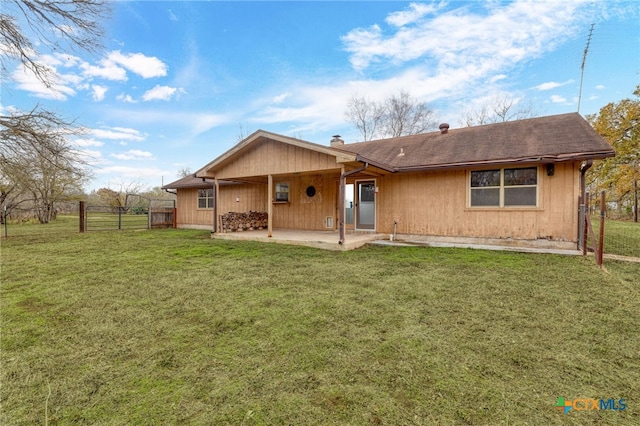 view of front of home featuring a front lawn and a patio