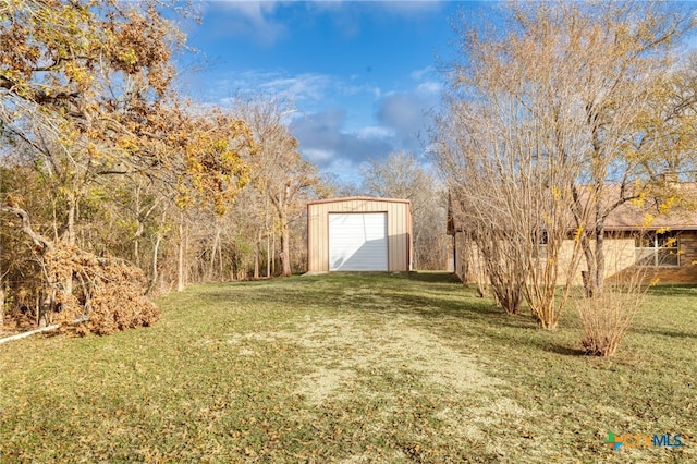 view of yard featuring a garage and an outdoor structure