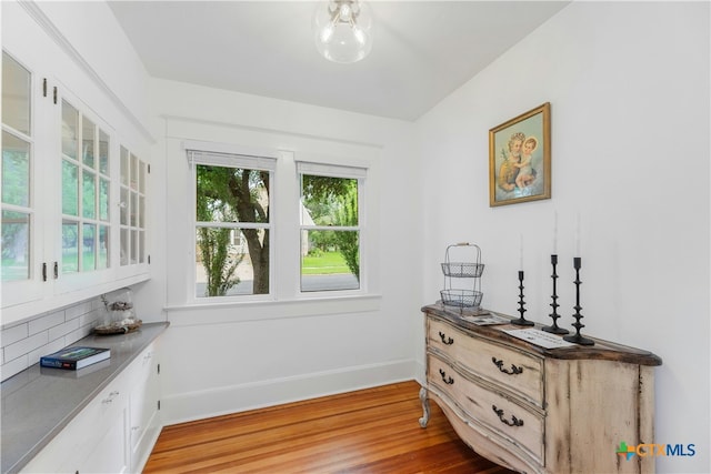 sitting room with light hardwood / wood-style floors