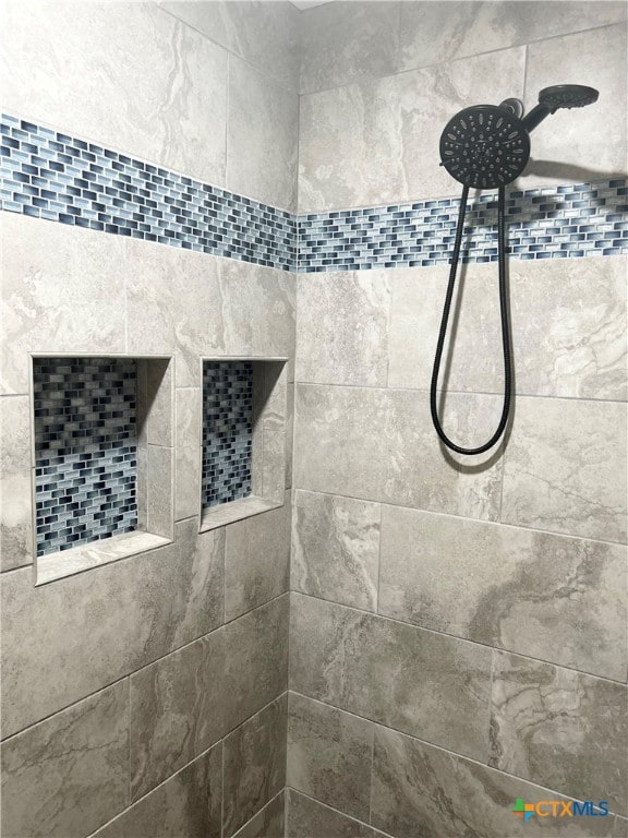 bathroom featuring tiled shower