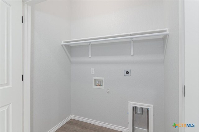 168 Navarro Xing, Seguin, TX 78155 - washroom with gas dryer hookup, hookup for an electric dryer, hookup for a washing machine, wood finished floors, and baseboards