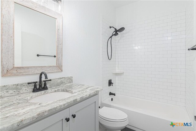 168 Navarro Xing, Seguin, TX 78155 - full bath featuring vanity, toilet, and shower / bath combination