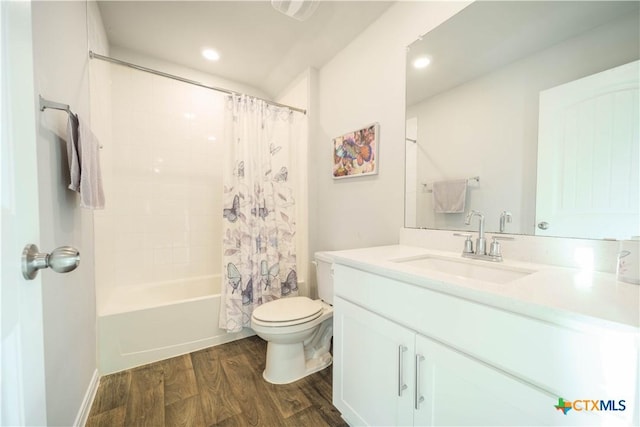 630 Golden Grove Pkwy, San Marcos, TX 78666 - full bath featuring vanity, wood finished floors, recessed lighting, shower / bath combo with shower curtain, and toilet