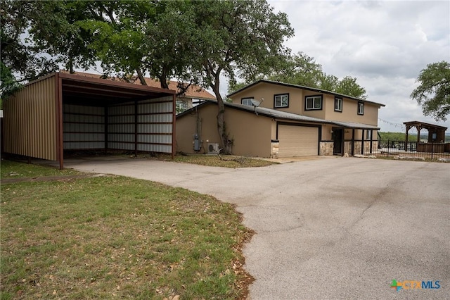 view of front of house featuring aphalt driveway, stucco siding, and a carport