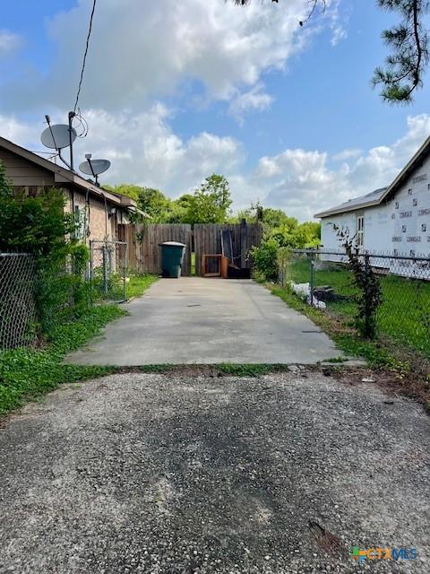 501 San Antonio St, Marlin, TX 76661 - view of yard