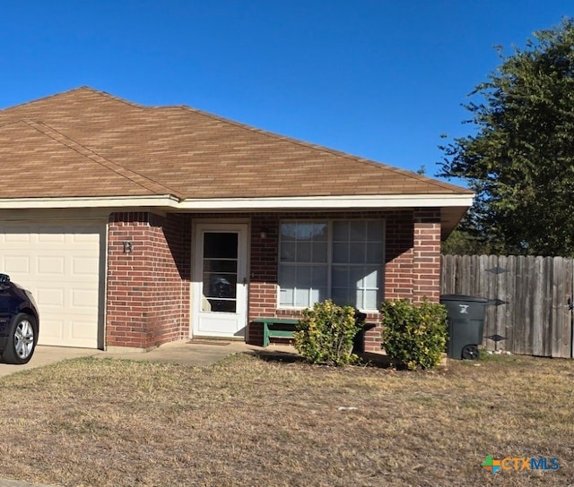 view of front facade with a garage