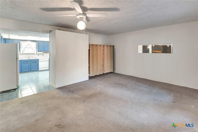 925 Eden Roc St, Victoria, TX 77904 - spare room featuring carpet flooring, a textured ceiling, and ceiling fan