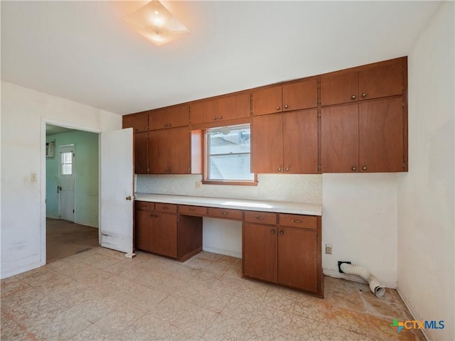 kitchen featuring tasteful backsplash