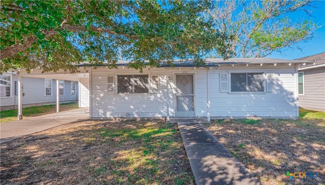 single story home featuring a carport